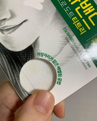 올리브영 엘라밴드 하이드로 도트 스팟패치 12mm, 티트리 — 5점을 준 리뷰어가 2022년 10월 올린 사용 사진