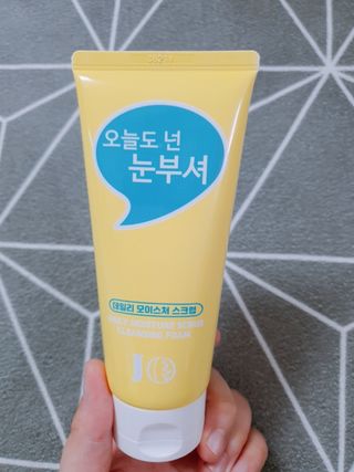 IO 아이오 오늘도 넌 눈부셔 - 데일리 스크럽 클렌징폼 — 5점을 준 리뷰어가 2021년 2월 올린 사용 사진