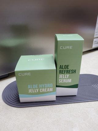 김정문알로에 큐어 큐어 알로에 리프레쉬 젤리 세럼, 큐어 알로에 하이드로 젤리 크림 — 3점을 준 리뷰어가 2021년 4월 올린 사용 사진