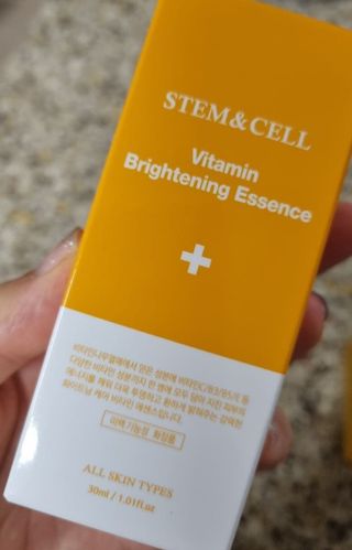 체르엠 스템앤셀 비타민 브라이트닝 에센스 30ml 1개 — 5점을 준 리뷰어가 2021년 12월 올린 사용 사진