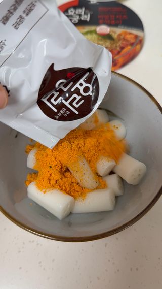 프리 [요리궁리] 타입 B (매콤,치즈,매콤까르보) 꽃떡볶이 6개입 세트 — 5점을 준 리뷰어가 2025년 2월 올린 사용 사진