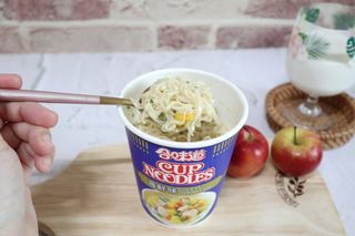 NISSIN 닛신 컵누들  4종 - 씨푸드오리지날, 씨푸드 스파이시, 씨푸드 커리, 씨푸드 XO소스 — 5점을 준 리뷰어가 2022년 3월 올린 사용 사진