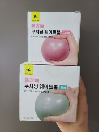 트라택 쿠셔닝 웨이트볼 0.5kg + 1kg SET — 4.5점을 준 리뷰어가 2022년 4월 올린 사용 사진