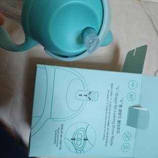 유비맘 트라이탄 코니빨대컵_컬러 랜덤 발송 — 5점을 준 리뷰어가 2021년 1월 올린 사용 사진