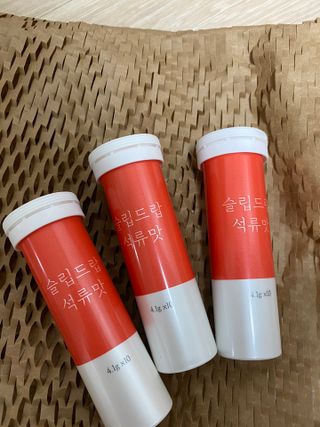 [슬림드랍 석류맛] 건기식 다이어트 보조제 겸 비타민 — 4.5점을 준 리뷰어가 2022년 1월 올린 사용 사진