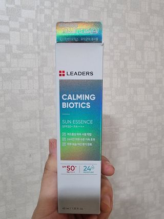 리더스코스메틱 리더스 카밍 바이오틱스 선 에센스 SPF 50+ PA++++ — 5점을 준 리뷰어가 2022년 6월 올린 사용 사진