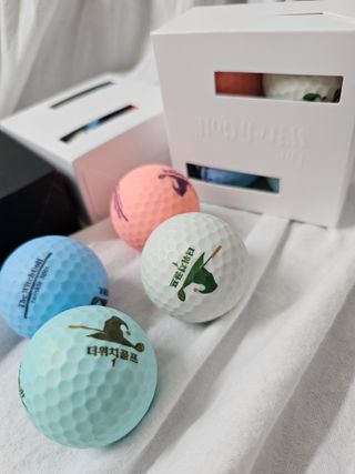 더위치골프(thewitchgolf) 프리미엄 골프 공 더위치골프 매트 펄 컬러의 3피스볼 더위치골프 골프볼 선물세트 — 5점을 준 리뷰어가 2023년 9월 올린 사용 사진
