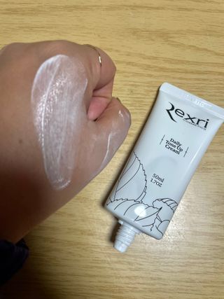 렉스리 데일리 톤업 크림 Rexri Daily Tone Up Cream — 5점을 준 리뷰어가 2022년 10월 올린 사용 사진