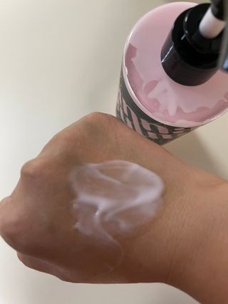 난나 살몬 스파이더 검버섯 미백 톤업 화이트닝 연어 앰플 크림 300ml 대용량 — 3.5점을 준 리뷰어가 2022년 8월 올린 사용 사진