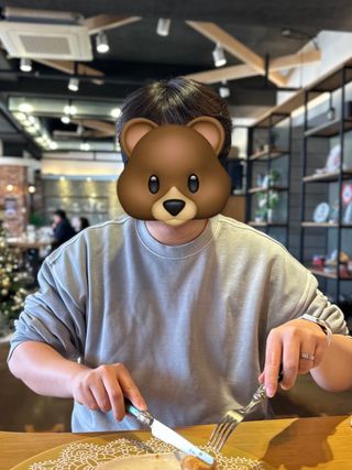 MAPLESYRUPFACTORY 메이플 피그먼트 맨투맨 8.COL — 4.5점을 준 리뷰어가 2022년 12월 올린 사용 사진