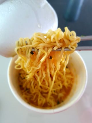 NISSIN 닛신 컵누들  4종 - 씨푸드오리지날, 씨푸드 스파이시, 씨푸드 커리, 씨푸드 XO소스 — 5점을 준 리뷰어가 2022년 4월 올린 사용 사진