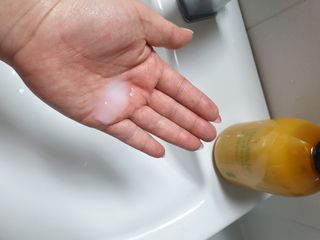 방방곳곳 편림초 마이크로바이옴 샴푸 — 5점을 준 리뷰어가 2022년 3월 올린 사용 사진
