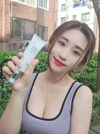 [AHC] 세이프온 에센스 선크림 올리브영 스페셜 증정 기획세트 — 5점을 준 리뷰어가 2022년 6월 올린 사용 사진