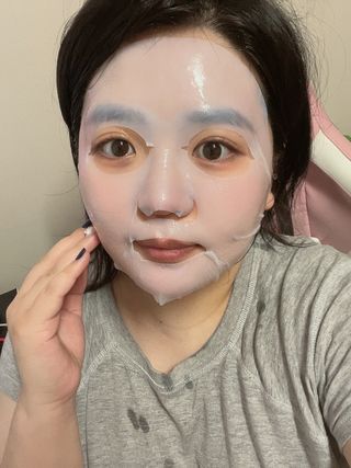 리브얼 | LIVALL 바이오셀룰로오스 마스크 레스트 앤 글로우 33ml  x 3개입 — 5점을 준 리뷰어가 2022년 6월 올린 사용 사진
