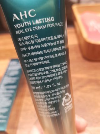 [NEW 탄력유턴 아이크림] AHC 유스 래스팅 리얼 아이크림 포 페이스 — 5점을 준 리뷰어가 2021년 3월 올린 사용 사진