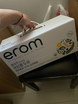 이롬 황성주 박사의 국산콩 두유 검은콩과 17곡 프리미엄 — 5점을 준 리뷰어가 2021년 5월 올린 사용 사진