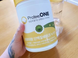 프로티원 단백질쉐이크 녹차맛 2주분 1통+보틀 — 5점을 준 리뷰어가 2021년 4월 올린 사용 사진