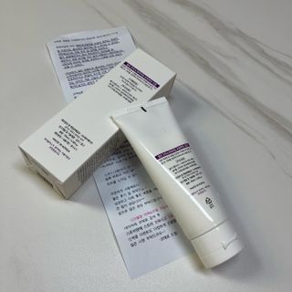 셀프 모이스처라이징 프로텍션 크림 셀프 모이스처라이징 프로텍션크림 — 3.5점을 준 리뷰어가 2022년 4월 올린 사용 사진