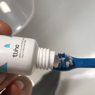닥터데디스 안심무불소 베이비치약 60g + 여행용 미니 치약 15g — 5점을 준 리뷰어가 2022년 9월 올린 사용 사진