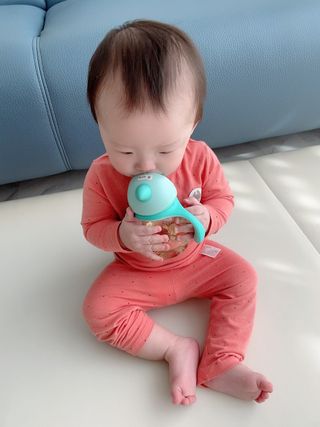 유비맘 트라이탄 코니빨대컵_컬러 랜덤 발송 — 3.5점을 준 리뷰어가 2021년 2월 올린 사용 사진