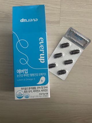 [몸엔용] 에버업 멀티비타민&미네랄, 눈건강 루테인 혈행건강 오메가3, 면역 프로바이오틱스 3종 택1 — 5점을 준 리뷰어가 2022년 4월 올린 사용 사진