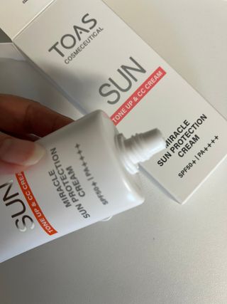 (구매평)스마트 스토어 구매평 _토아스 선 프로텍션 크림 혼합자차 선크림 50g — 5점을 준 리뷰어가 2025년 9월 올린 사용 사진