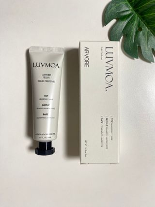 러브모아 향수 고체향수 승무원 고체향수 바르는 향수 니치향수 도손 우드세이지 앤 씨솔트 — 5점을 준 리뷰어가 2023년 1월 올린 사용 사진