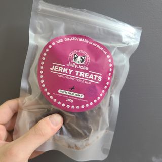 [졸리졸리] 말고기 육포 간식 (HORSE MEAT JERKY) — 5점을 준 리뷰어가 2023년 1월 올린 사용 사진