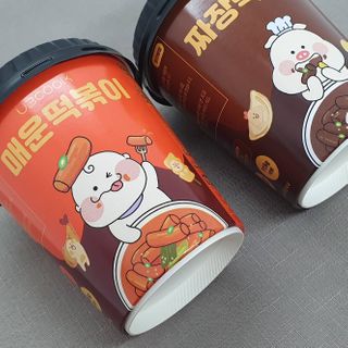 유비쿡 컵떡볶이 매운컵떡볶이2개/ 짜장컵떡볶이 2개  총 4개세트 — 5점을 준 리뷰어가 2021년 3월 올린 사용 사진