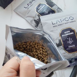 [푸디웜] 라포그 리얼인섹트 소프트키블 스킨 1KG — 5점을 준 리뷰어가 2022년 9월 올린 사용 사진