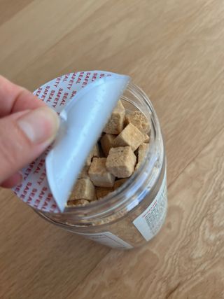 [펫시밀] 원물그대로 영양듬뿍 진공동결건조 북어트릿75g,치킨트릿100g,연어트릿75g 강아지 고양이 간식 — 5점을 준 리뷰어가 2023년 5월 올린 사용 사진
