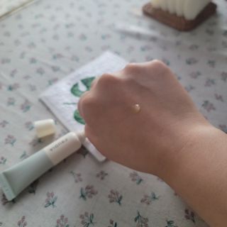 [후르디아] 올리브영 착한보습 비건 립버터 2종 — 5점을 준 리뷰어가 2021년 10월 올린 사용 사진