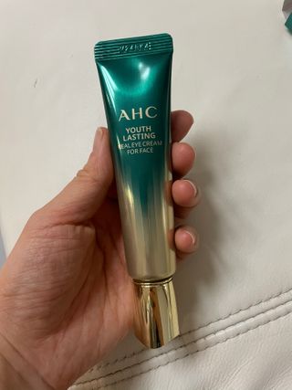 [NEW 탄력유턴 아이크림] AHC 유스 래스팅 리얼 아이크림 포 페이스 — 4.5점을 준 리뷰어가 2021년 3월 올린 사용 사진