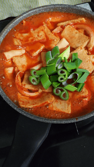 [푸딩팩토리] 떡볶이 베스트 2종_옛날 국물떡볶이 570g / 할매 기름 떡볶이  570g — 5점을 준 리뷰어가 2022년 5월 올린 사용 사진