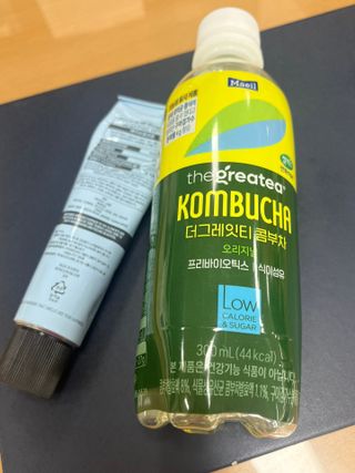 더그레잇티 콤부차 [매일유업] 더그레잇티 44kcal 콤부차 300ml *12개입 (오리지널 6개+베리리치 6개) — 5점을 준 리뷰어가 2023년 8월 올린 사용 사진