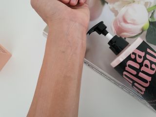 난나 살몬 스파이더 검버섯 미백 톤업 화이트닝 연어 앰플 크림 300ml 대용량 — 5점을 준 리뷰어가 2022년 11월 올린 사용 사진