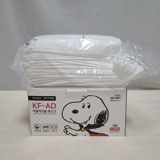 JHWORLD 스누피 마스크 정품 스누피 KF-AD 국내 비말차단 아동용 성인용 일회용 덴탈마스크 50매 — 5점을 준 리뷰어가 2021년 6월 올린 사용 사진
