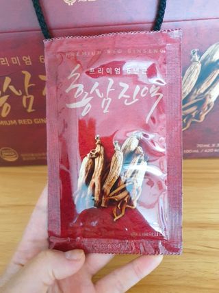 서울약사신협_프리미엄 6년근 홍삼진액_70mlx30포 — 5점을 준 리뷰어가 2021년 2월 올린 사용 사진