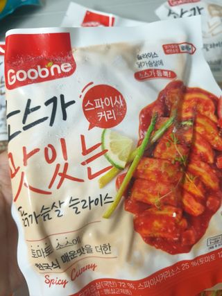 굽네몰 [굽네] 소스가 맛있는 닭가슴살 슬라이스 4종 — 5점을 준 리뷰어가 2021년 11월 올린 사용 사진