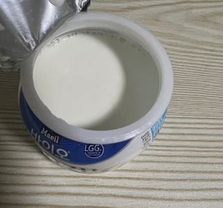 매일바이오 그릭요거트 오리지널 플레인 4개, 로스터리 커피믹스 4개 — 5점을 준 리뷰어가 2021년 12월 올린 사용 사진