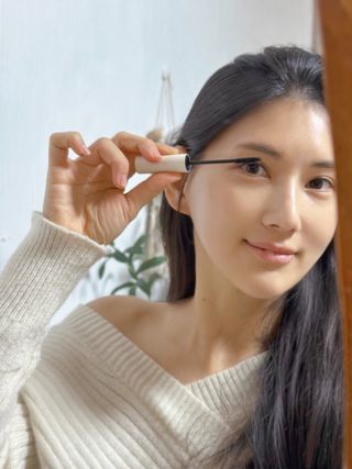 더소설 소설 블랙아이래쉬 세럼 10g(SOSEOL BLACK EYELASH SERUM 10g) — 5점을 준 리뷰어가 2023년 12월 올린 사용 사진