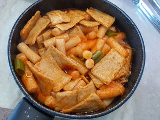 [푸딩팩토리] 떡볶이 베스트 2종_옛날 국물떡볶이 570g / 할매 기름 떡볶이  570g — 5점을 준 리뷰어가 2022년 5월 올린 사용 사진