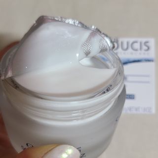 산수시 아쿠아 베네핏 24h 수부지 물광 속건조 수분크림 50ml — 5점을 준 리뷰어가 2021년 6월 올린 사용 사진