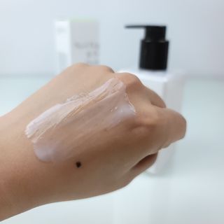 줄라이 모닝 _ JULY MORNING 줄라이모닝 하이드레이팅 퍼퓸드 바디앤핸드 에멀젼 — 5점을 준 리뷰어가 2021년 9월 올린 사용 사진