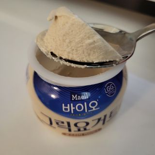 매일바이오 그릭요거트 오리지널 플레인 4개, 로스터리 커피믹스 4개 — 5점을 준 리뷰어가 2021년 12월 올린 사용 사진
