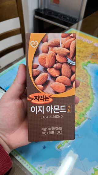짜먹는 이지견과 짜먹는 이지아몬드, 짜먹는 이지허니피넛, 짜먹는 이지캐슈넛 각 10g X  10포 — 5점을 준 리뷰어가 2021년 2월 올린 사용 사진