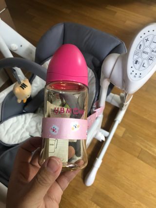 유비맘 젖병 빨대컵 다용도 홀더 1+1 _ 컬러 랜덤 발송 — 5점을 준 리뷰어가 2021년 1월 올린 사용 사진