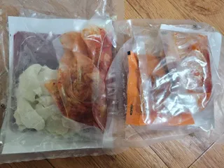 [푸딩팩토리] 얼큰김치수제비 350g  / 우삼겹 김치찌개 185g — 4.5점을 준 리뷰어가 2022년 10월 올린 사용 사진