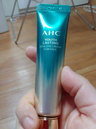 [NEW 탄력유턴 아이크림] AHC 유스 래스팅 리얼 아이크림 포 페이스 — 5점을 준 리뷰어가 2021년 2월 올린 사용 사진