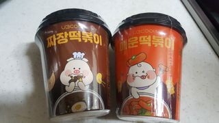 유비쿡 컵떡볶이 매운컵떡볶이2개/ 짜장컵떡볶이 2개  총 4개세트 — 5점을 준 리뷰어가 2021년 2월 올린 사용 사진